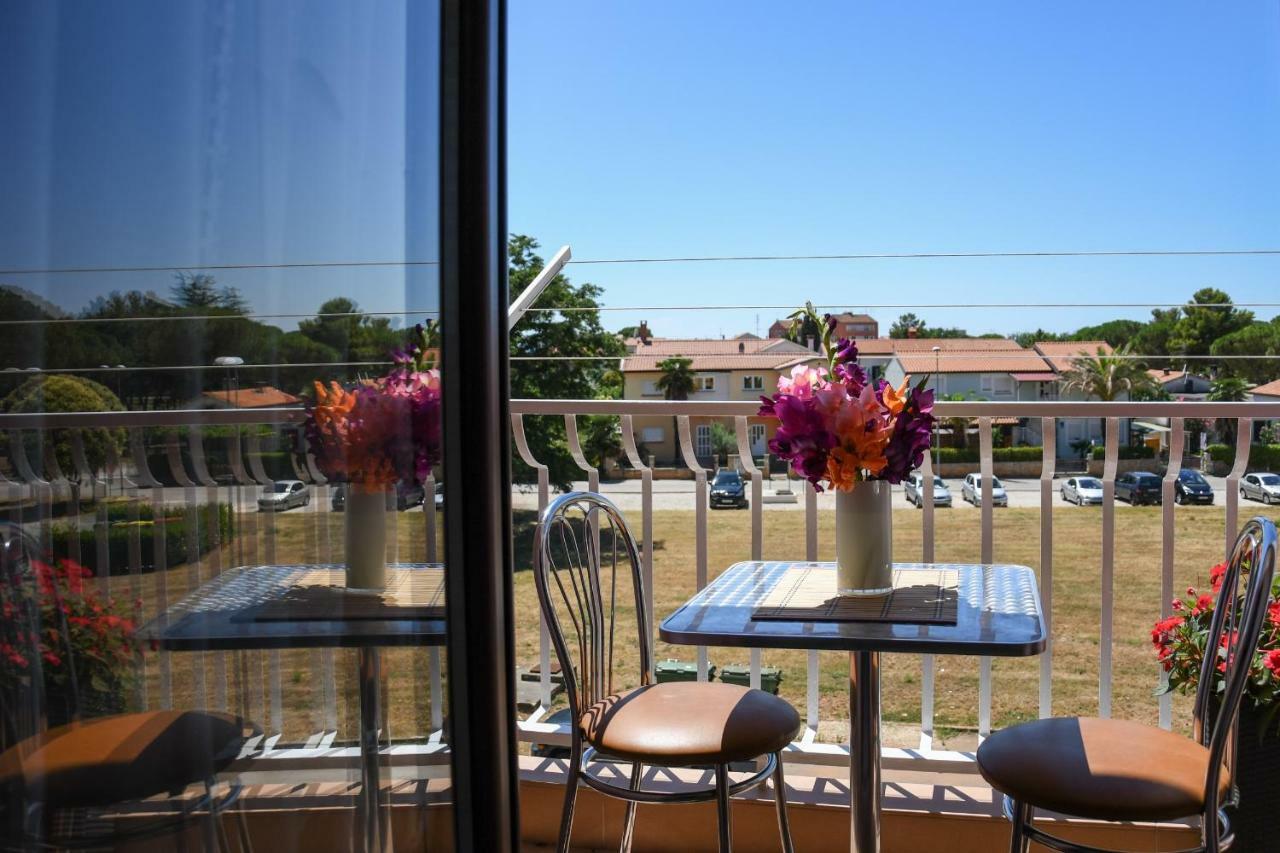 Duska Apartment Umag Bagian luar foto